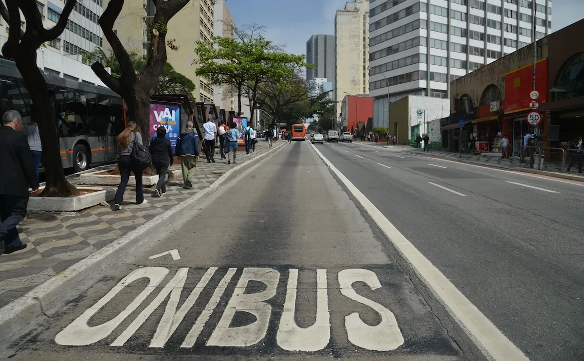 Faixa de ônibus na rua da Consolação, região central de São Paulo.